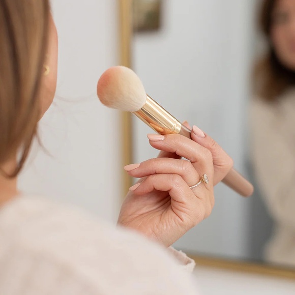 Jilly box Fall 2024 x Evalina Beauty Makeup Brushes - Picture 4 of 7